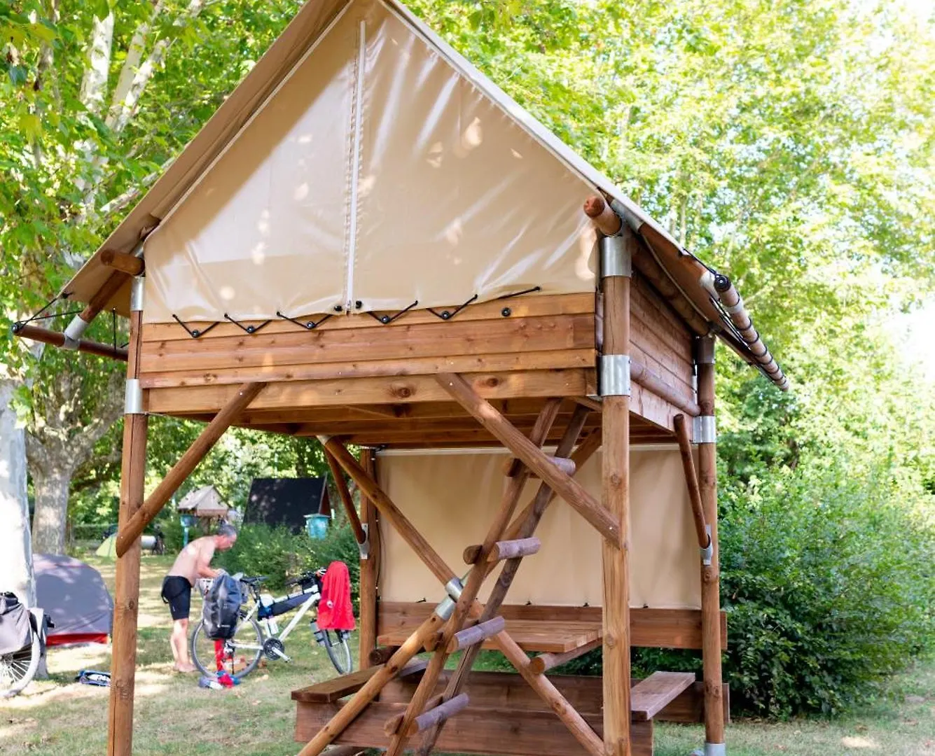 Camping De Thoissey ***